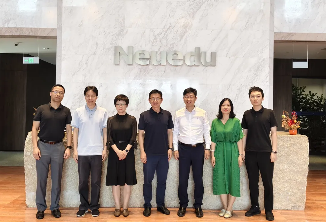 上海行健职业学院一行到访OB视讯官网教育科技集团参观研讨